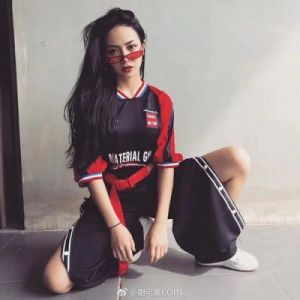 18岁新疆女RAPPER引领潮流