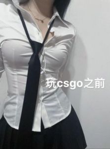 CSGO暴躁少女打法：泼水急停与跳狙的教学
