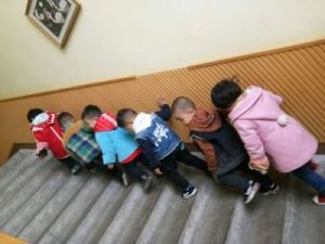 《你行你就玩：楼梯惊魂通关指南》