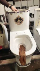 打扑克不盖被子：这操作有点迷