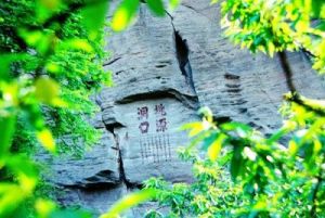 桃花洞口已是溪水潺潺：这里是何方仙境？探索梦幻之地的秘密
