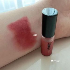蜜桃色YSL：经典时尚魅力的不朽选择