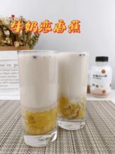 香桃牛奶的奇妙滋味：香蕉水蜜桃和牛奶的完美组合