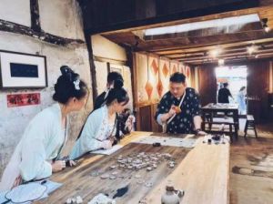 《岁岁长相见》剧本杀简介及角色介绍：增添乐趣的剧本杀游戏剧本杀岁岁长相见好玩吗？