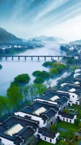 桃花洞口已是溪水潺潺：美景如画令人心醉神迷