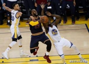 NBA巅峰对决：詹姆斯阵容战术教练攻略
